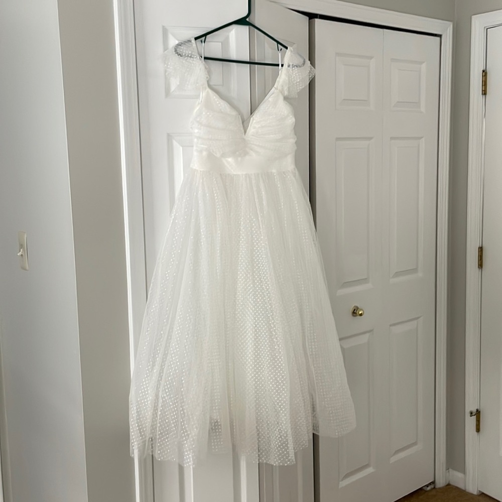 Lulu’s Flirtatious Feeling White Tulle Flutter Sleeve A-Line Midi Dress - Medium